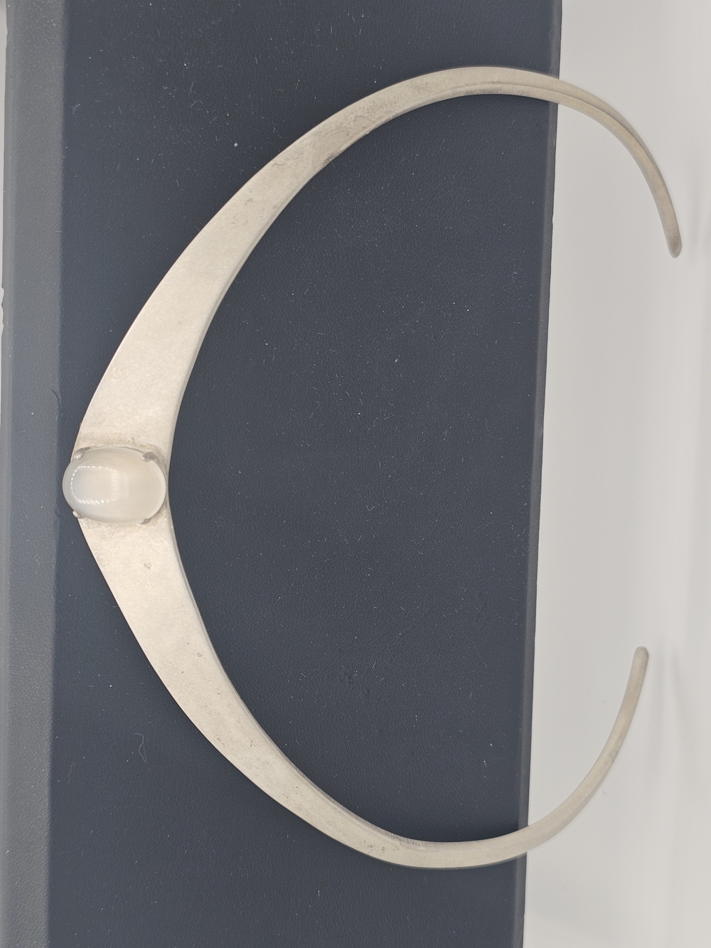 Sterling Silver Collar With Cat's Eye Moonstone - Picture 10 of 12